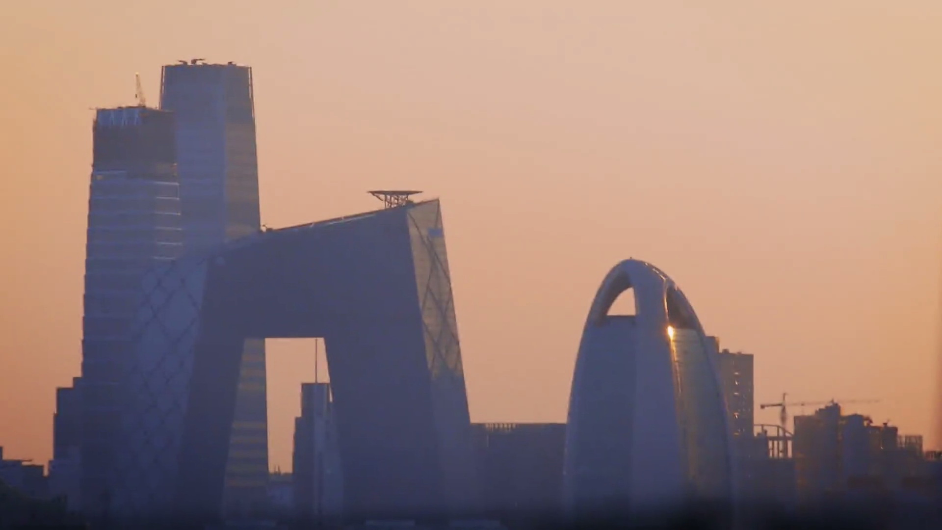 北京城市宣传片《相由心生》，白天的北京是让你仰视的，而晚上才是真正的北京